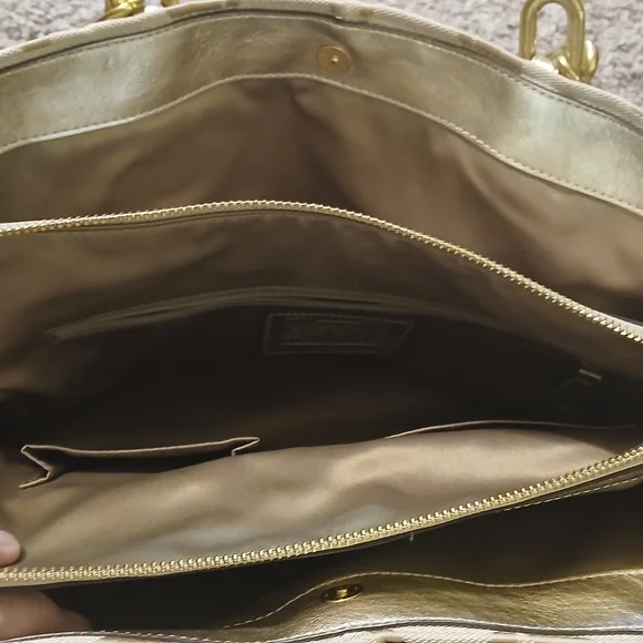 ✨ Coach Chelsea Jayden Signature Carryall | Cream & Gold | Like New ✨ - Picture 7 of 13